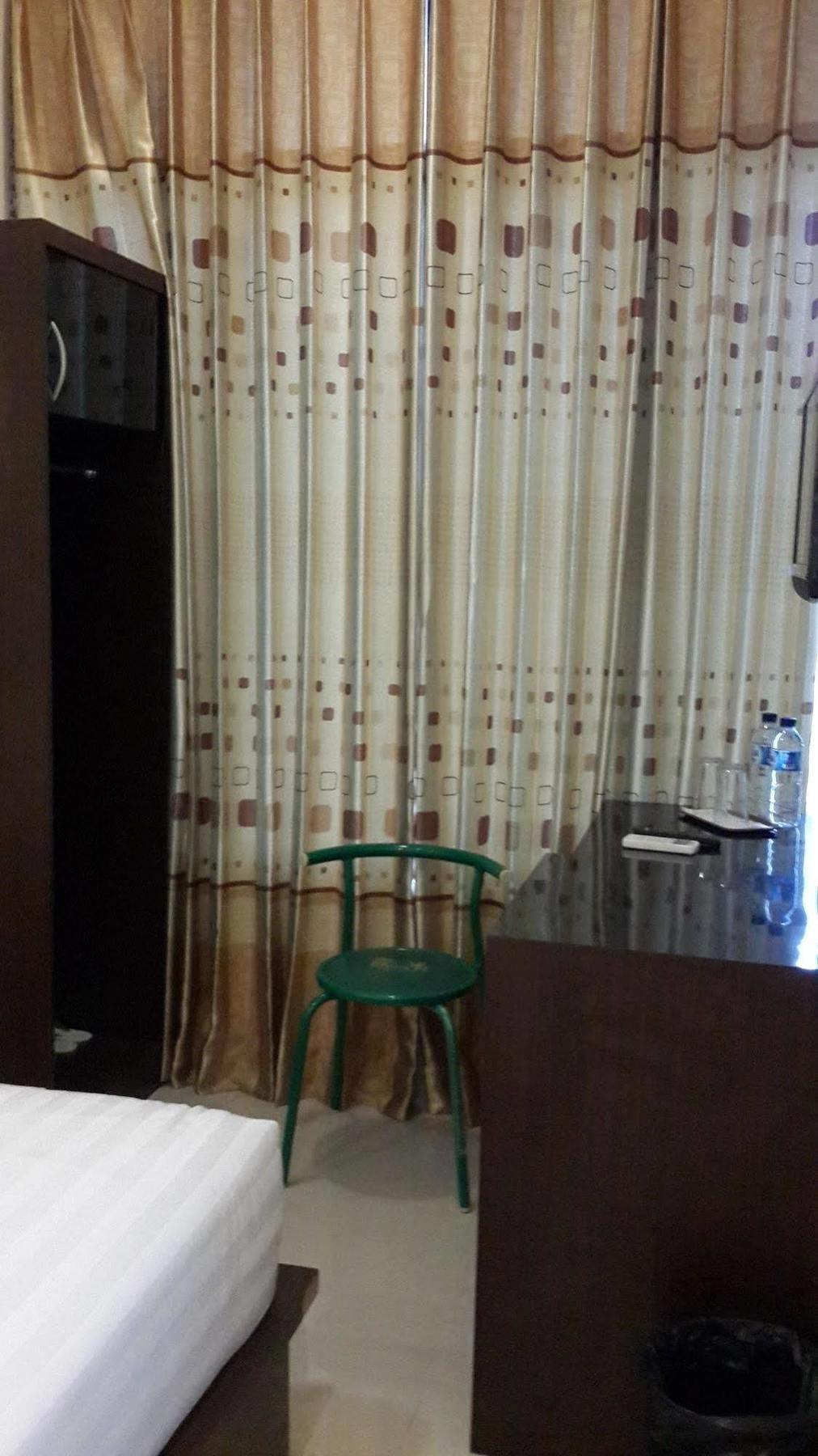 Reddoorz Plus @ Paal 2 Manado Exterior foto