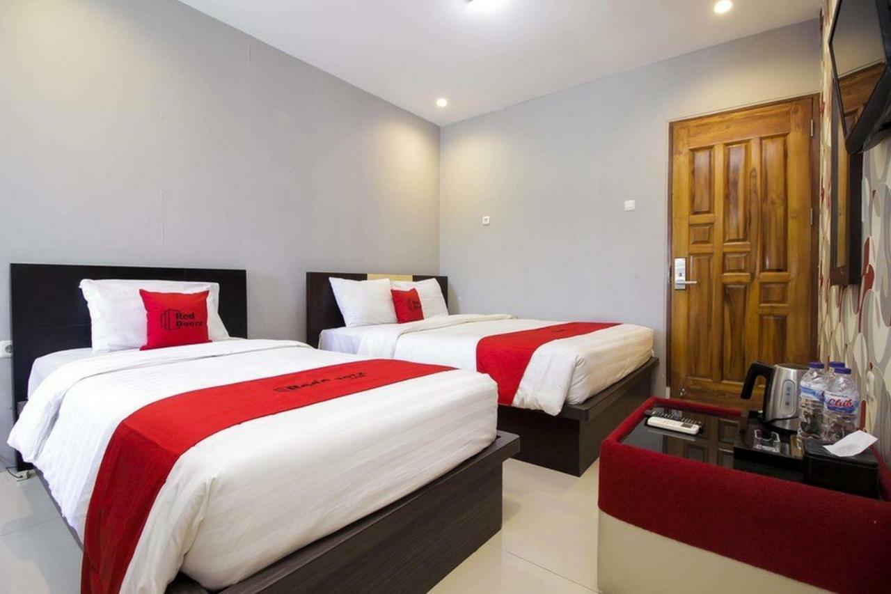 Reddoorz Plus @ Paal 2 Manado Exterior foto