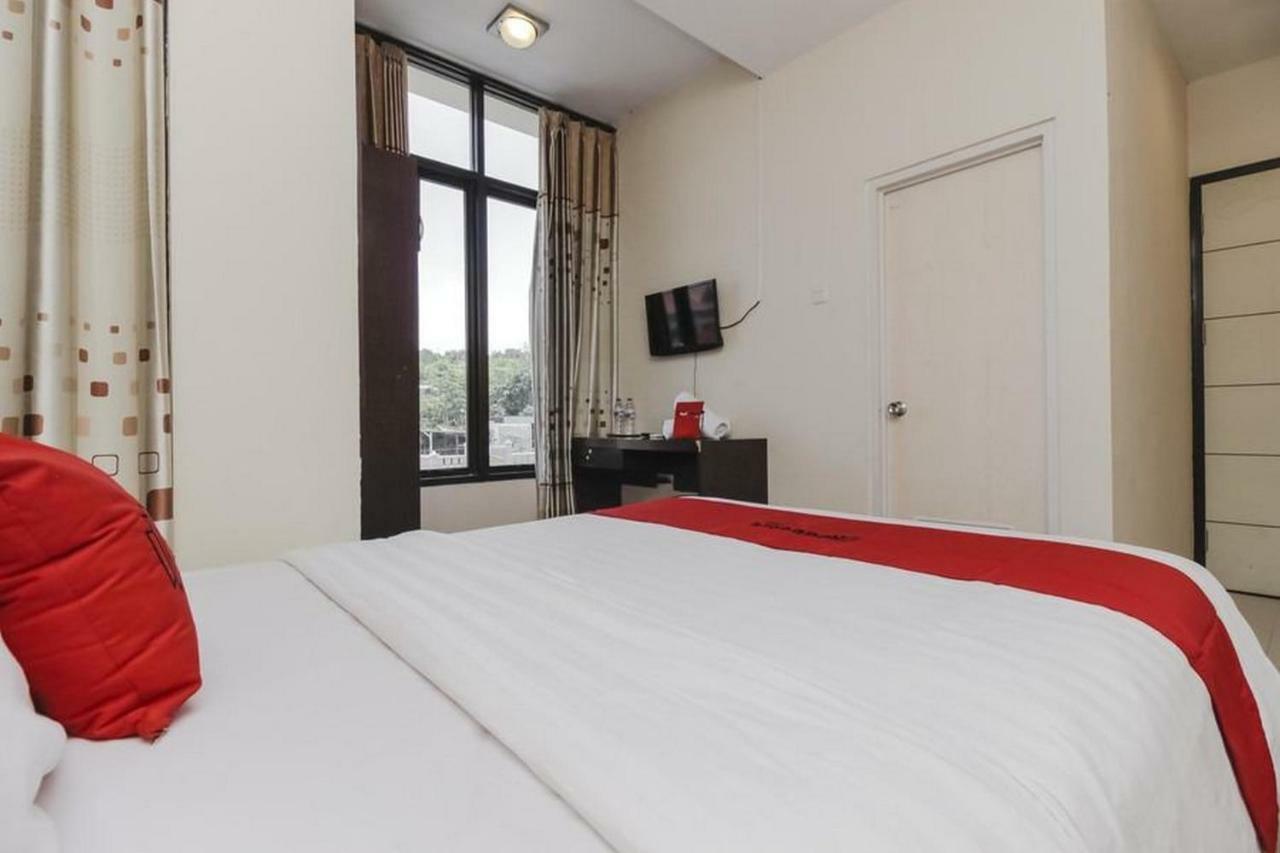 Reddoorz Plus @ Paal 2 Manado Exterior foto
