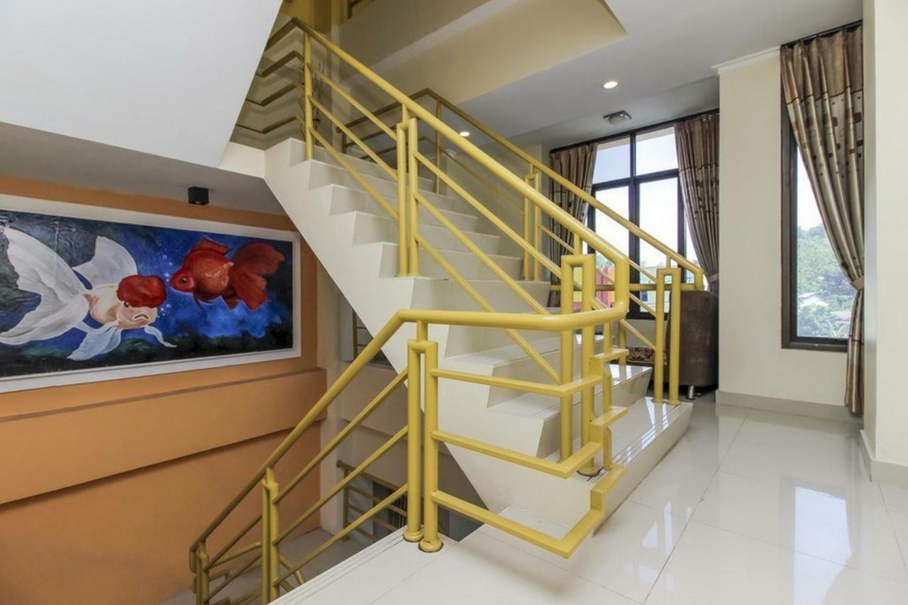 Reddoorz Plus @ Paal 2 Manado Exterior foto