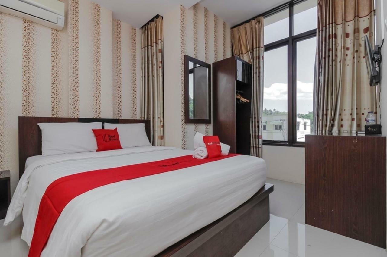 Reddoorz Plus @ Paal 2 Manado Exterior foto