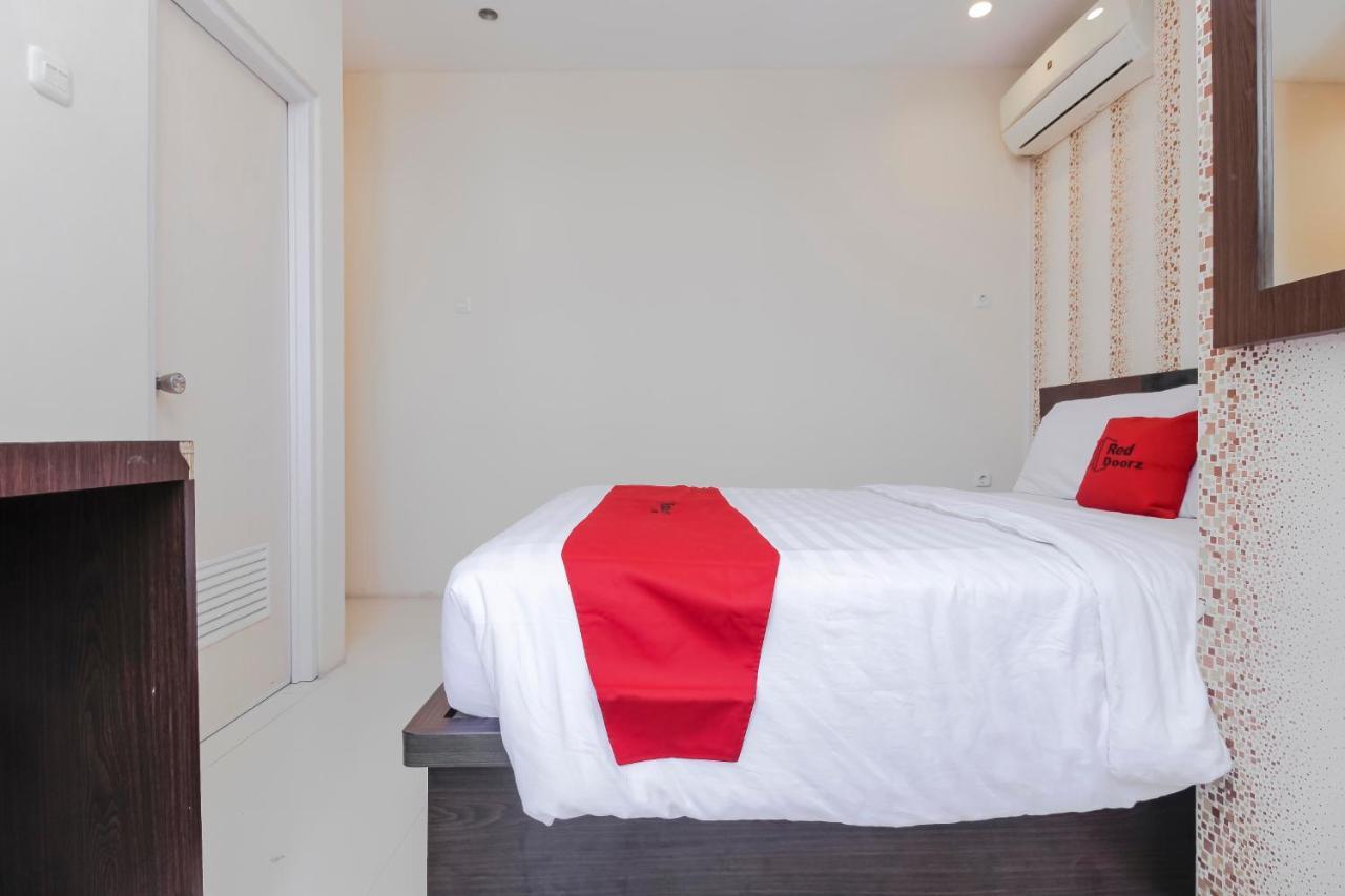 Reddoorz Plus @ Paal 2 Manado Exterior foto