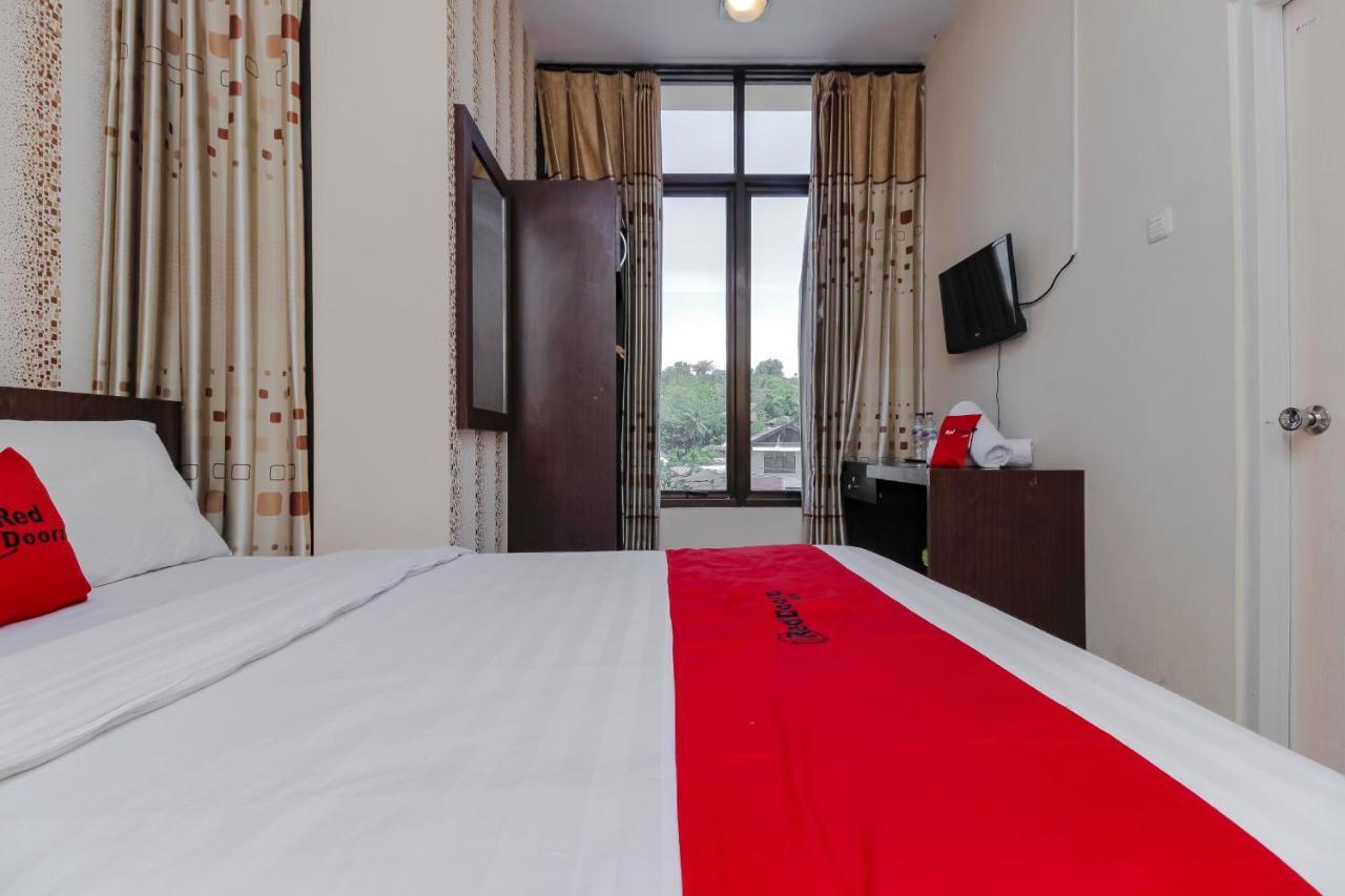 Reddoorz Plus @ Paal 2 Manado Exterior foto