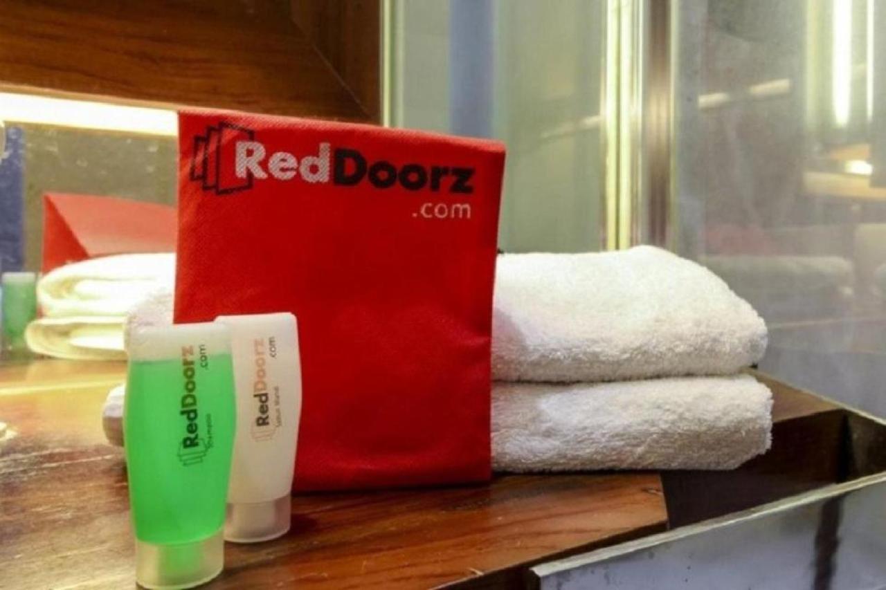 Reddoorz Plus @ Paal 2 Manado Exterior foto
