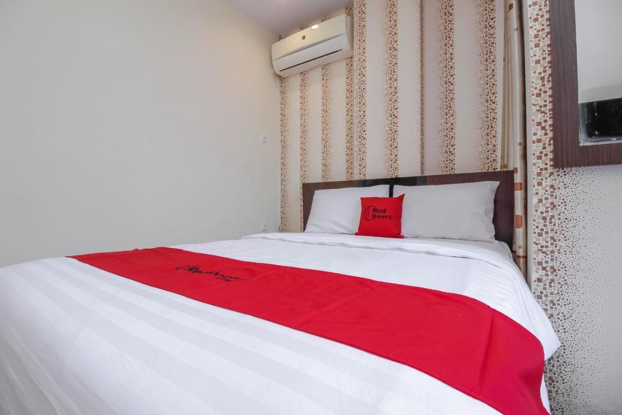 Reddoorz Plus @ Paal 2 Manado Exterior foto