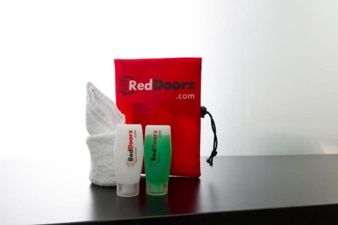 Reddoorz Plus @ Paal 2 Manado Exterior foto